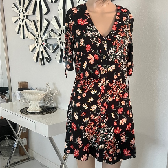 H&M Black Floral Dress open with button at front size 2 - Picture 3 of 16